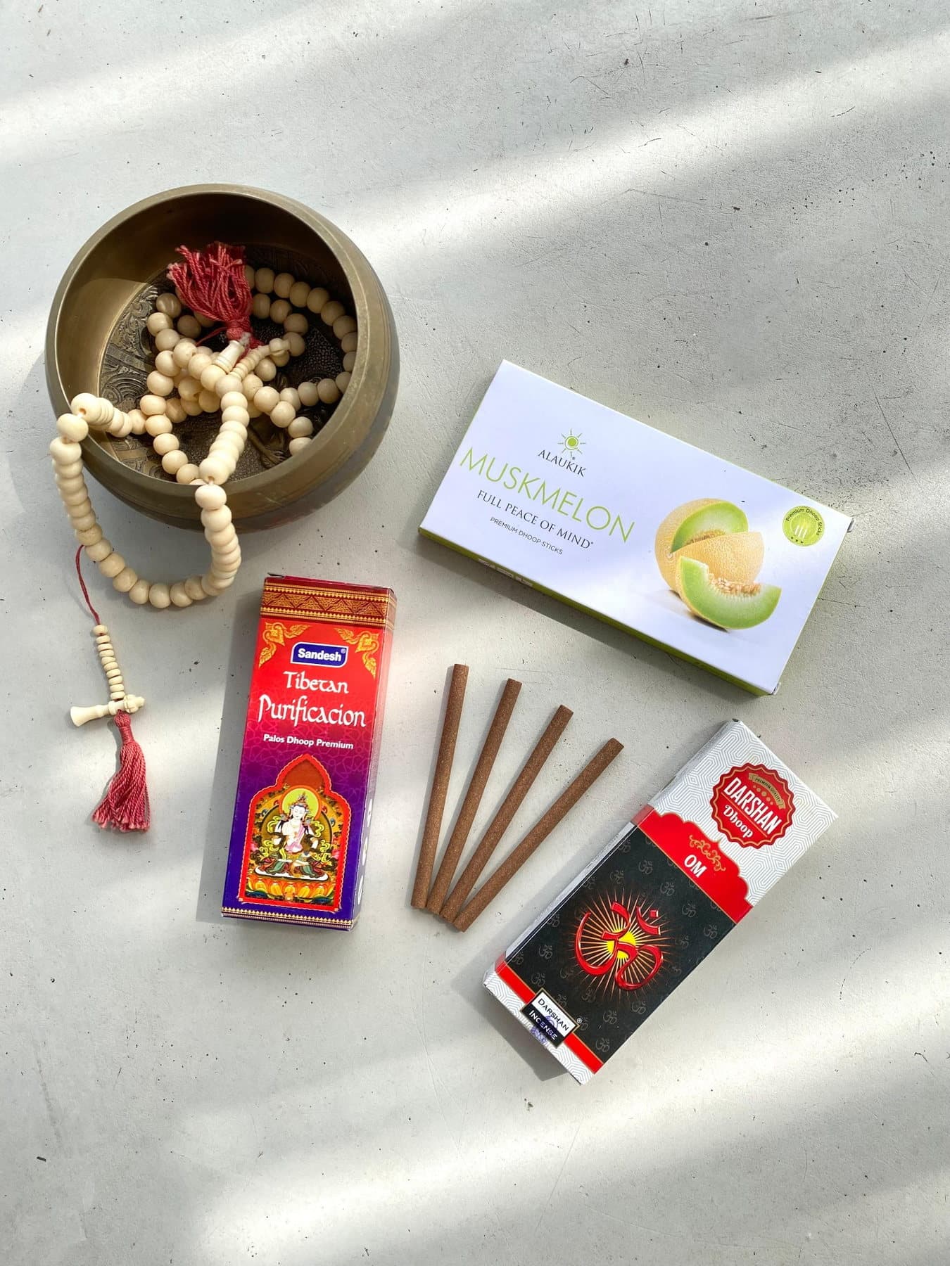 Selección ritual de sahumos, dhoop y productos de santería Jisira